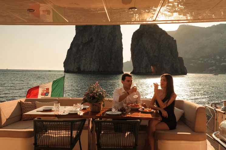 Charter Yacht PRINCESS 81 - Amalfi Coast Day Charter Yacht - 3 Cabins - Naples - Capri - Positano - Italy