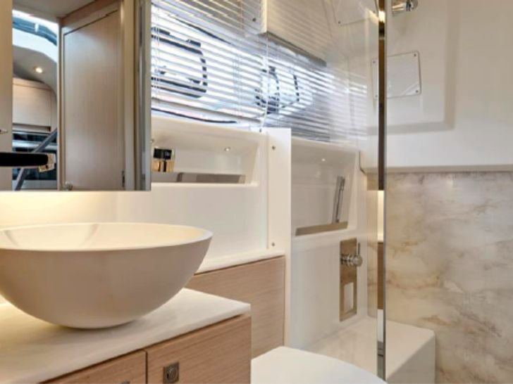 DB 43 - cabin bathroom DB 43 - cabin bathroom