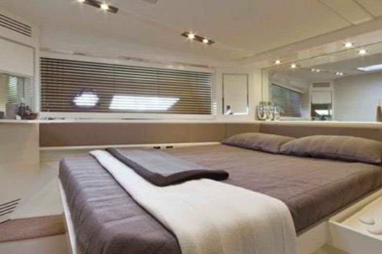 Charter Yacht Itama 55 - French Riviera Day Charter Yacht - Juan les Pins - Antibes - Cannes - St Tropez - Nice