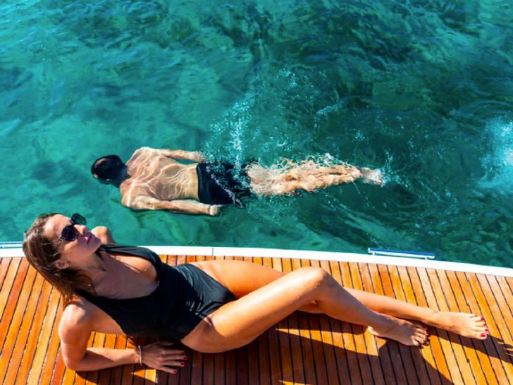 Jeanneau 37 NC - guests enjoying the swim platform and water Jeanneau 37 NC - guests enjoying the swim platform and water