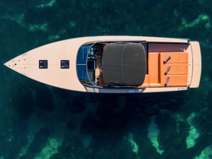 Van Dutch 40 - top aerial shot Van Dutch 40 - top aerial shot