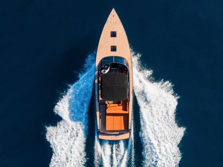 Van Dutch 40 - cruising aerial shot Van Dutch 40 - cruising aerial shot