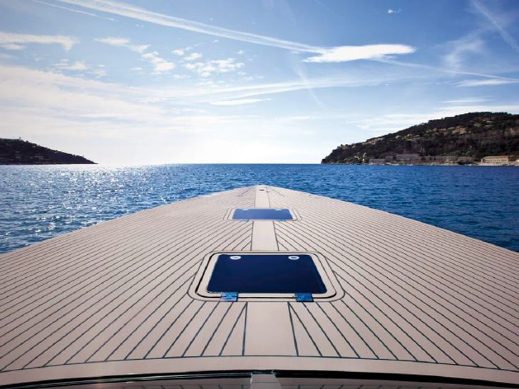 Van Dutch 40 - foredeck Van Dutch 40 - foredeck