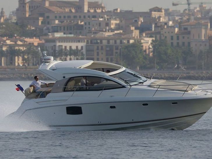 Prestige 390S - cruising Prestige 390S - cruising