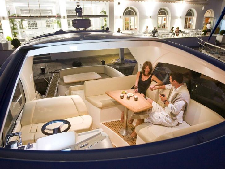 Prestige 390S - upper saloon Prestige 390S - upper saloon