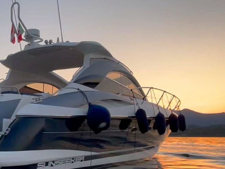 Sunseeker Camargue 50 - side hull Sunseeker Camargue 50 - side hull