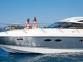 Princess V48S - guests on the foredeck Princess V48S - guests on the foredeck