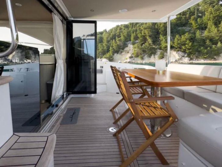 Azimut 55 Fly - aft deck Azimut 55 Fly - aft deck