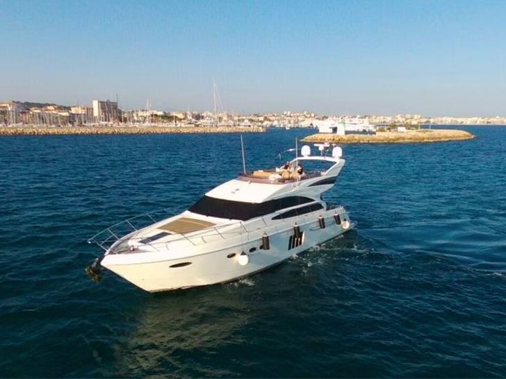 Princess 64 Fly White - anchored Princess 64 Fly White - anchored