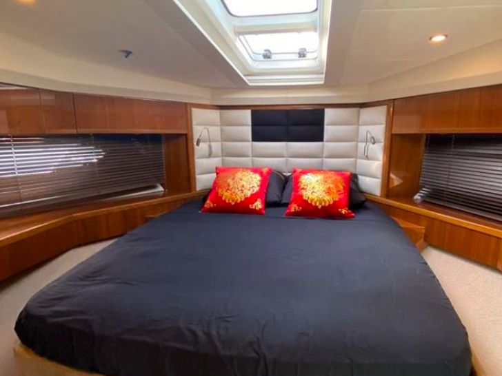 Princess 64 Fly White - VIP cabin Princess 64 Fly White - VIP cabin