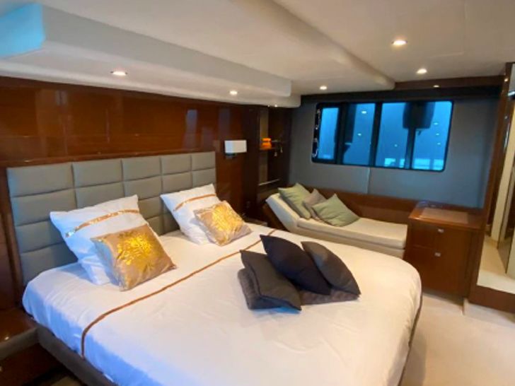 Princess 64 Fly White - master cabin Princess 64 Fly White - master cabin