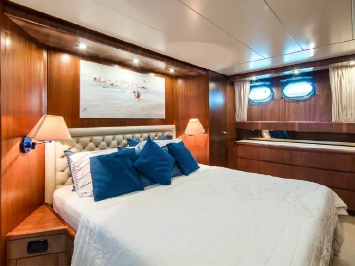 San Lorenzo 72 - master cabin San Lorenzo 72 - master cabin