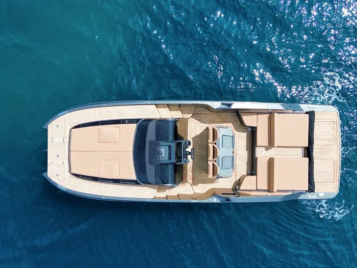 KALYPSO III Aurea 30 - top aerial shot KALYPSO III Aurea 30 - top aerial shot
