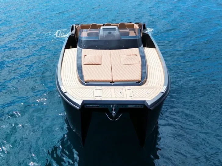 KALYPSO III Aurea 30 - foredeck KALYPSO III Aurea 30 - foredeck