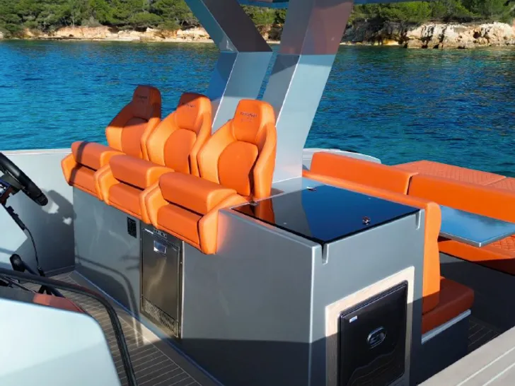 KALYPSO II Tesoro 40 - cockpit KALYPSO II Tesoro 40 - cockpit