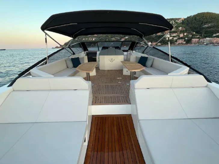 BENMA BB 44 - upper deck lounge BENMA BB 44 - upper deck lounge