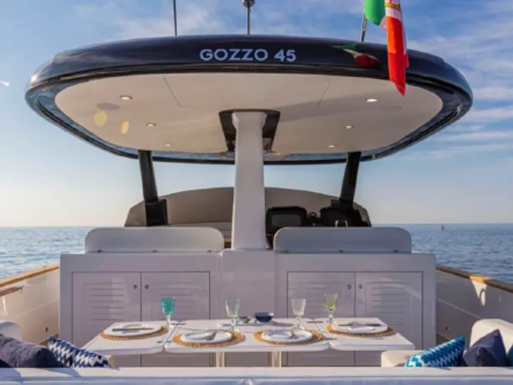 Gozzo 45 - alfresco dining set up Gozzo 45 - alfresco dining set up