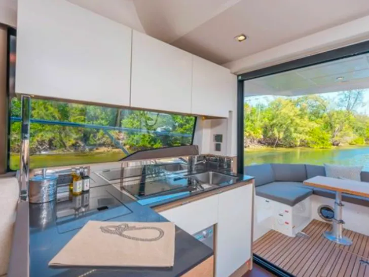 Prestige 460 Fly - galley Prestige 460 Fly - galley