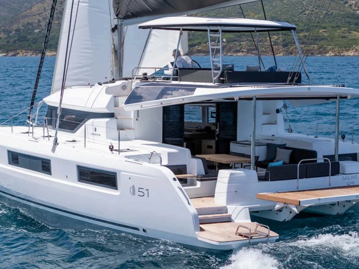 LORAIN Lagoon 51 - Side Profile LORAIN Lagoon 51 - Side Profile