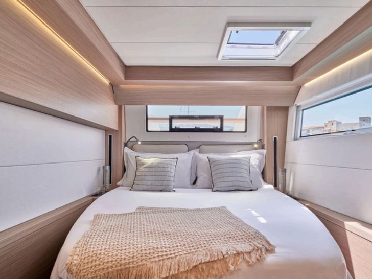 LORAIN Lagoon 51 - Guest Bedroom LORAIN Lagoon 51 - Guest Bedroom