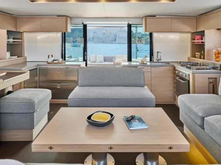 LORAIN Lagoon 51 - Galley LORAIN Lagoon 51 - Galley