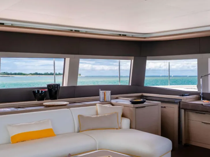 AURA Lagoon Sixty 5 - Aft seating area AURA Lagoon Sixty 5 - Aft seating area