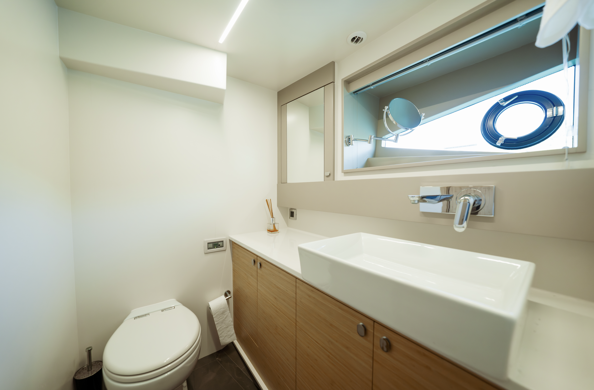 IMPLUSE Numarine 62 Flybridge - queen cabin 1 bathroom