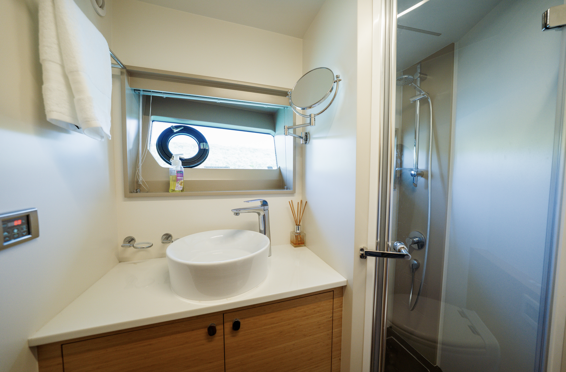 IMPLUSE Numarine 62 Flybridge - queen cabin 2 bathroom