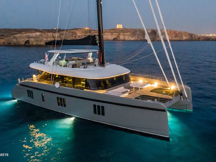 GREYB Sunreef 80 - at night GREYB Sunreef 80 - at night