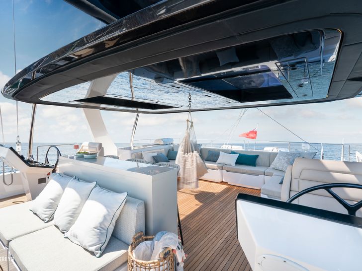 GREYB Sunreef 80 - flybridge facilities GREYB Sunreef 80 - flybridge facilities