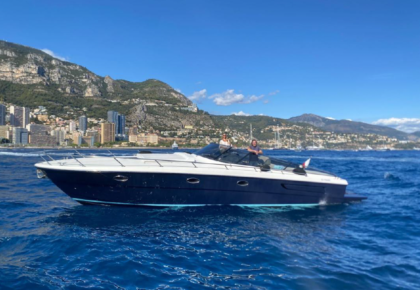 Itama 40 - anchored side shot