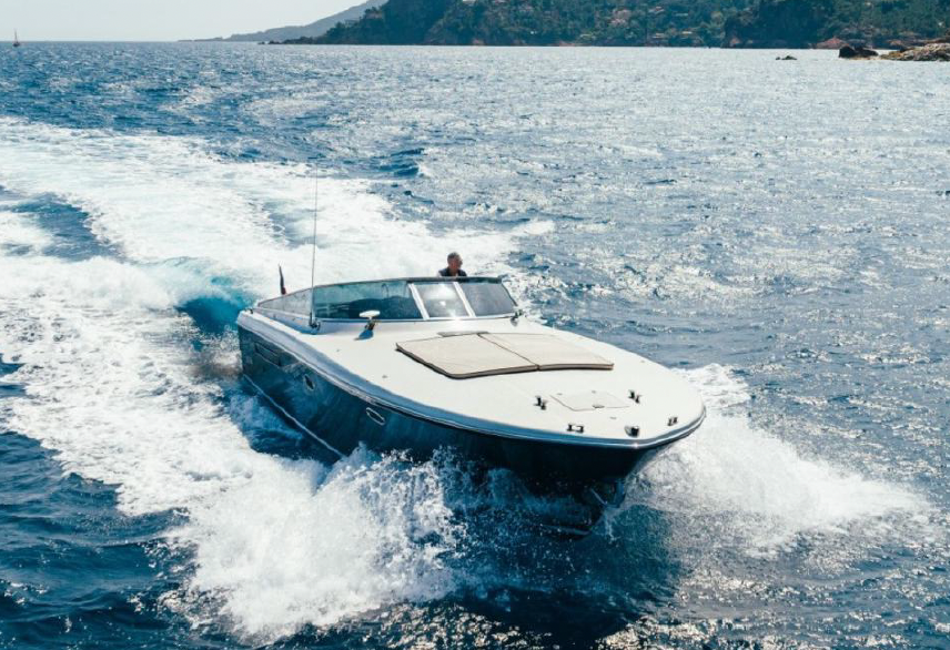 Itama 40 - cruising at top speed
