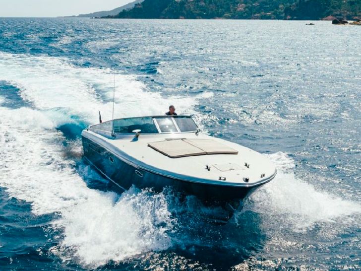 Itama 40 - cruising at top speed Itama 40 - cruising at top speed