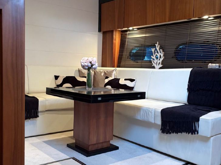 Sunseeker Predator 54 - saloon lounge Sunseeker Predator 54 - saloon lounge