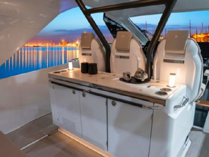 DB 37 Juan les Pins - upper deck cockpit DB 37 Juan les Pins - upper deck cockpit