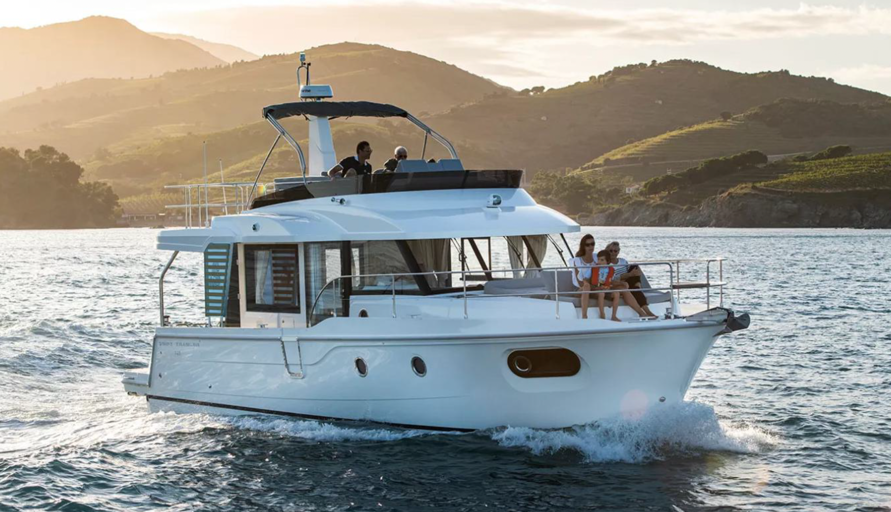 Swift Trawler 42 Fly - cruising