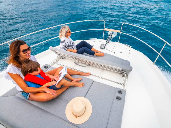 Swift Trawler 42 Fly - foredeck Swift Trawler 42 Fly - foredeck