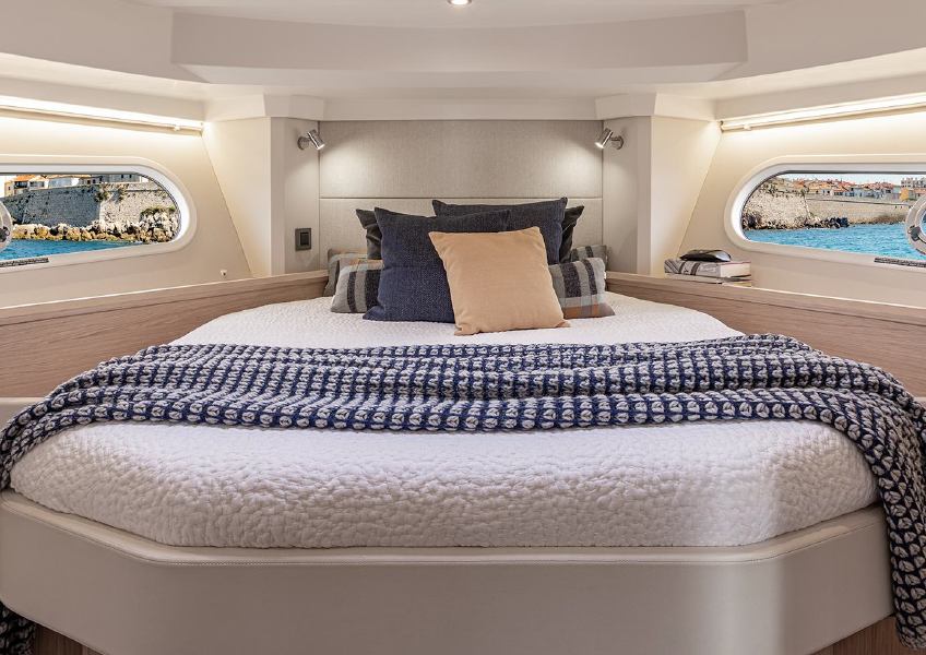 Swift Trawler 42 Fly - cabin