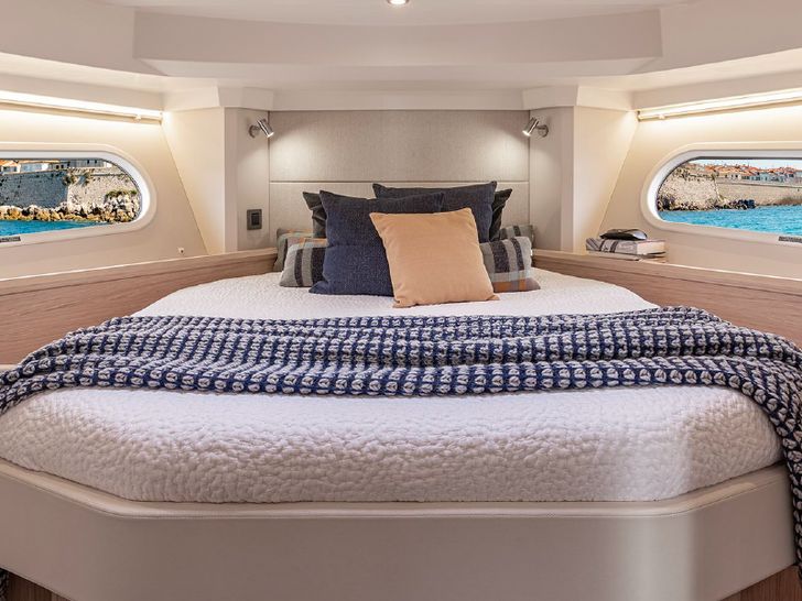 Swift Trawler 42 Fly - cabin Swift Trawler 42 Fly - cabin