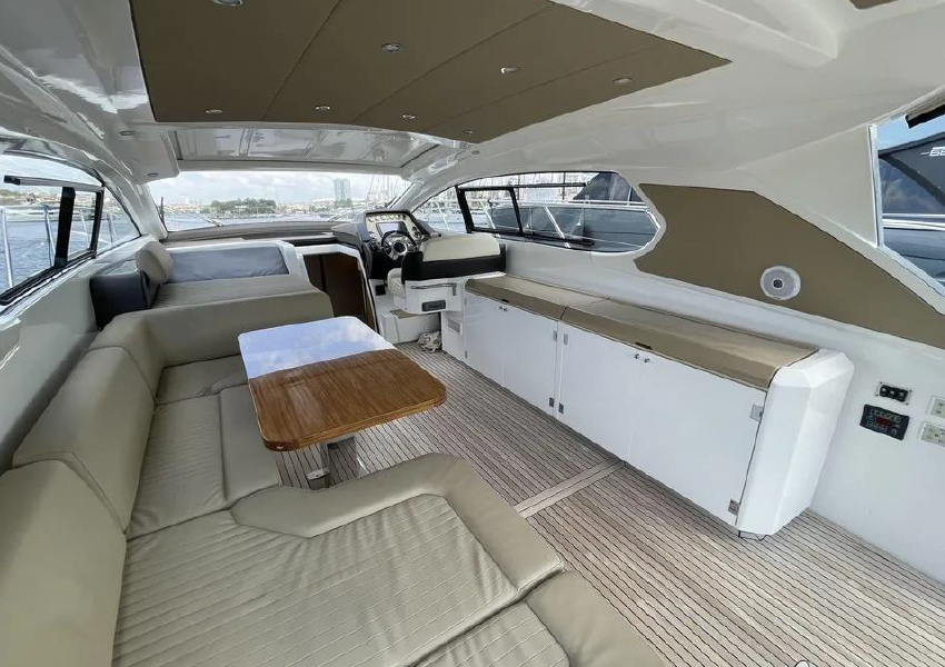 Azimut Atlantis 50 - upper deck dining lounge