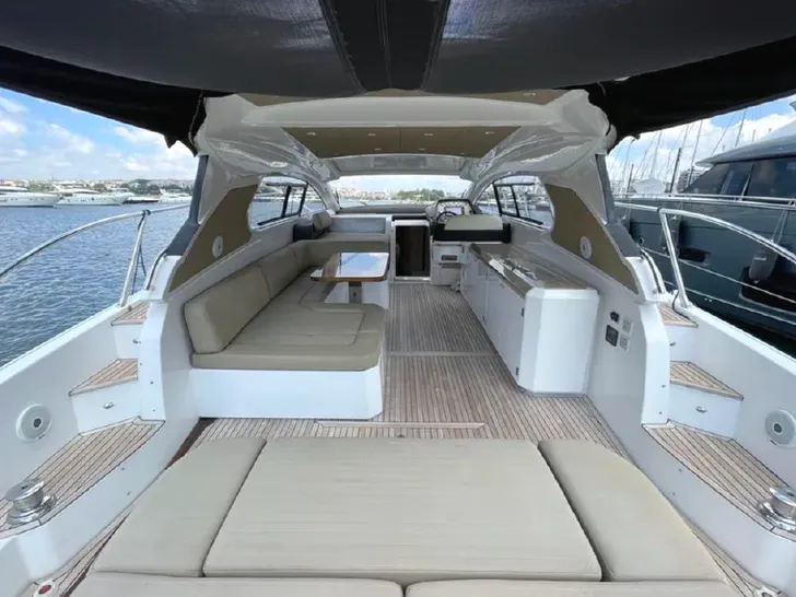 Azimut Atlantis 50 - upper deck lounge Azimut Atlantis 50 - upper deck lounge