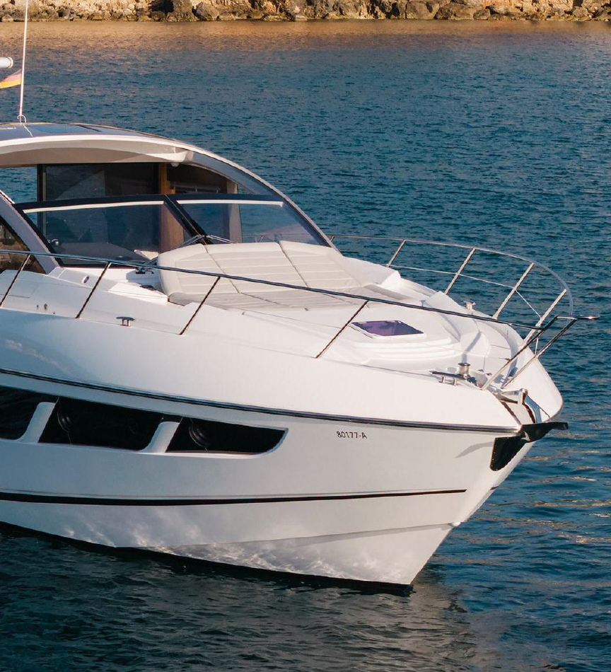 Sunseeker Predator 57 - foredeck sunbathing area