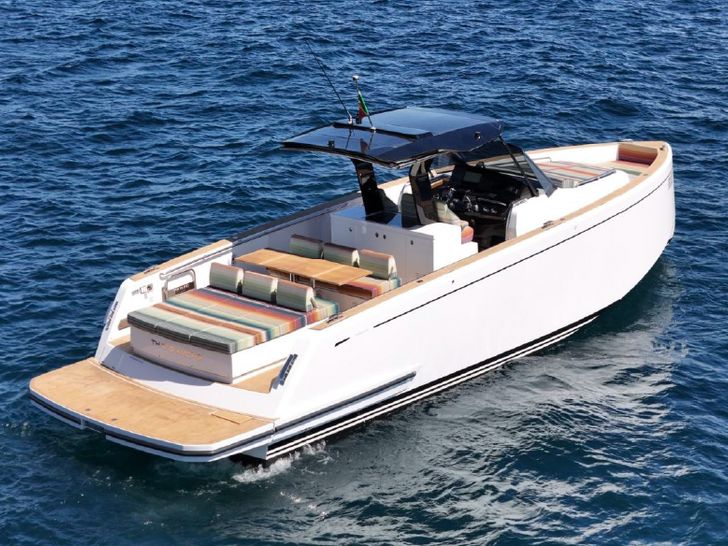 Pardo 43 - anchored Pardo 43 - anchored