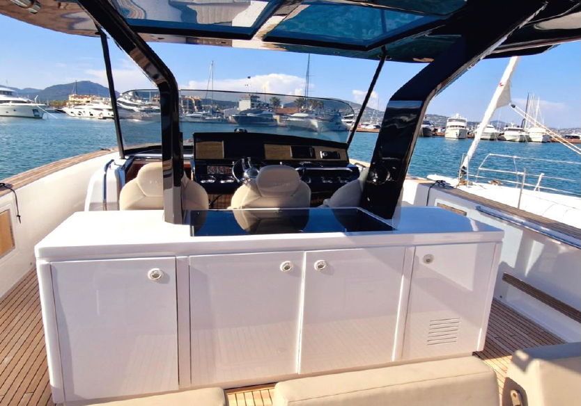 Pardo 43 - cockpit helm