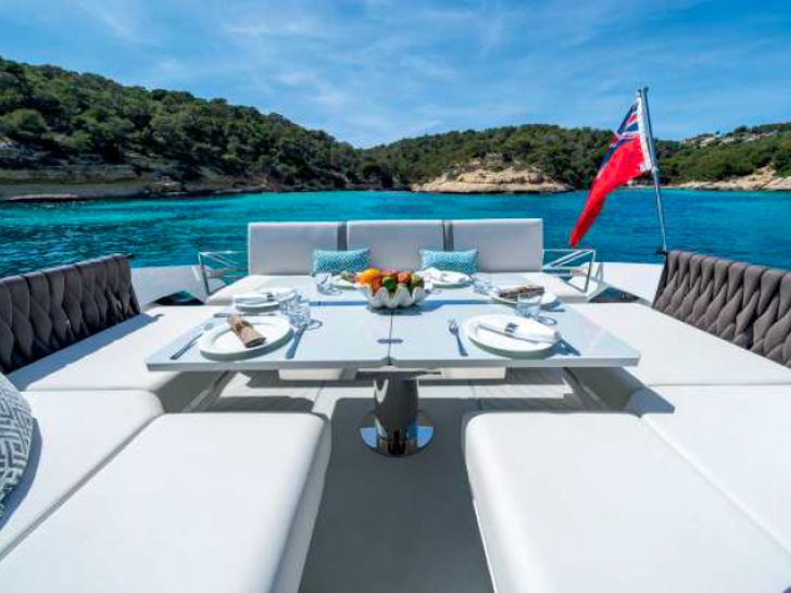 GENESIS Sunseeker Superhawk 55 - upper deck lounge GENESIS Sunseeker Superhawk 55 - upper deck lounge