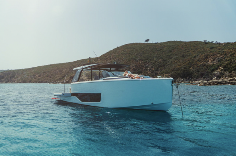 ABAJA Cranchi A46 - bow view