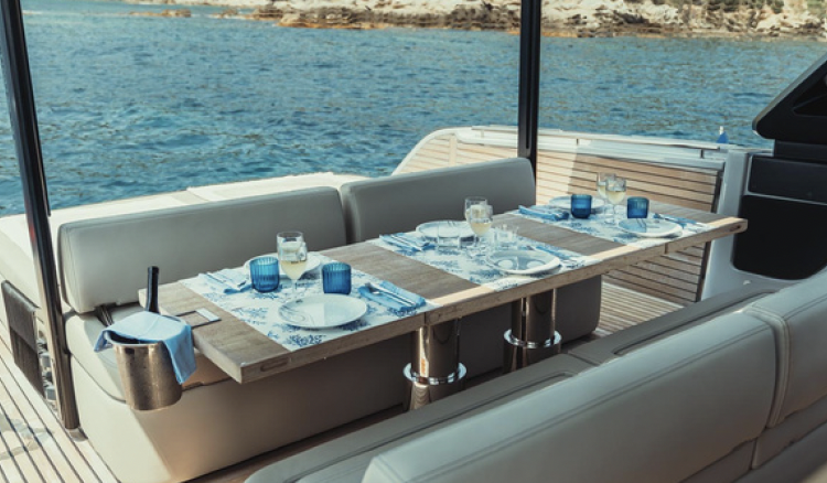 ABAJA Cranchi A46 - aft deck dining area