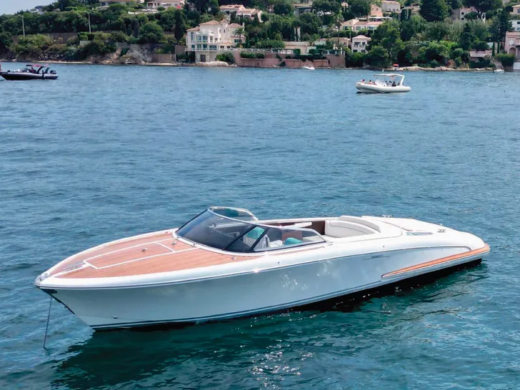 LULU Riva Iseo - profile LULU Riva Iseo - profile