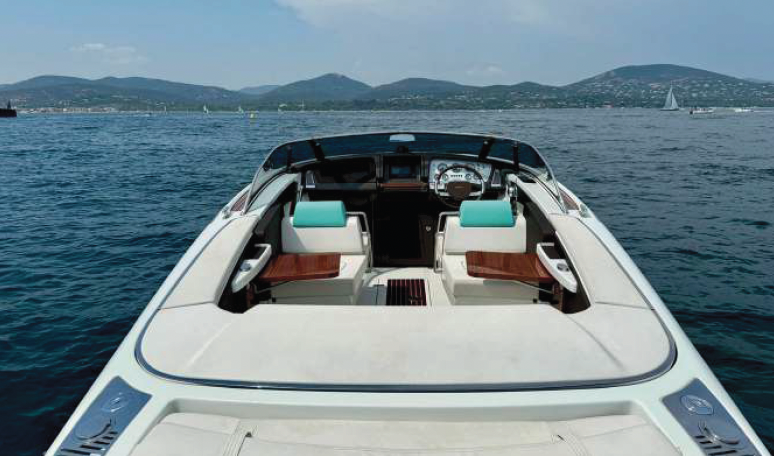 LULU Riva Iseo - upper deck lounge