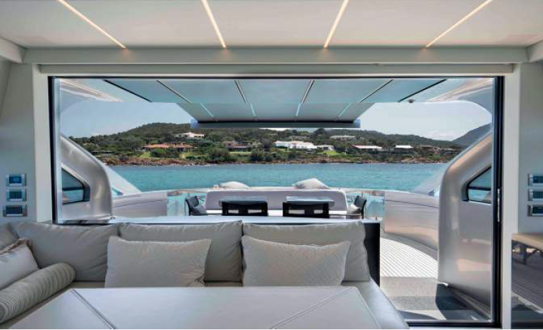 AQUA Pershing 70 - aft deck
